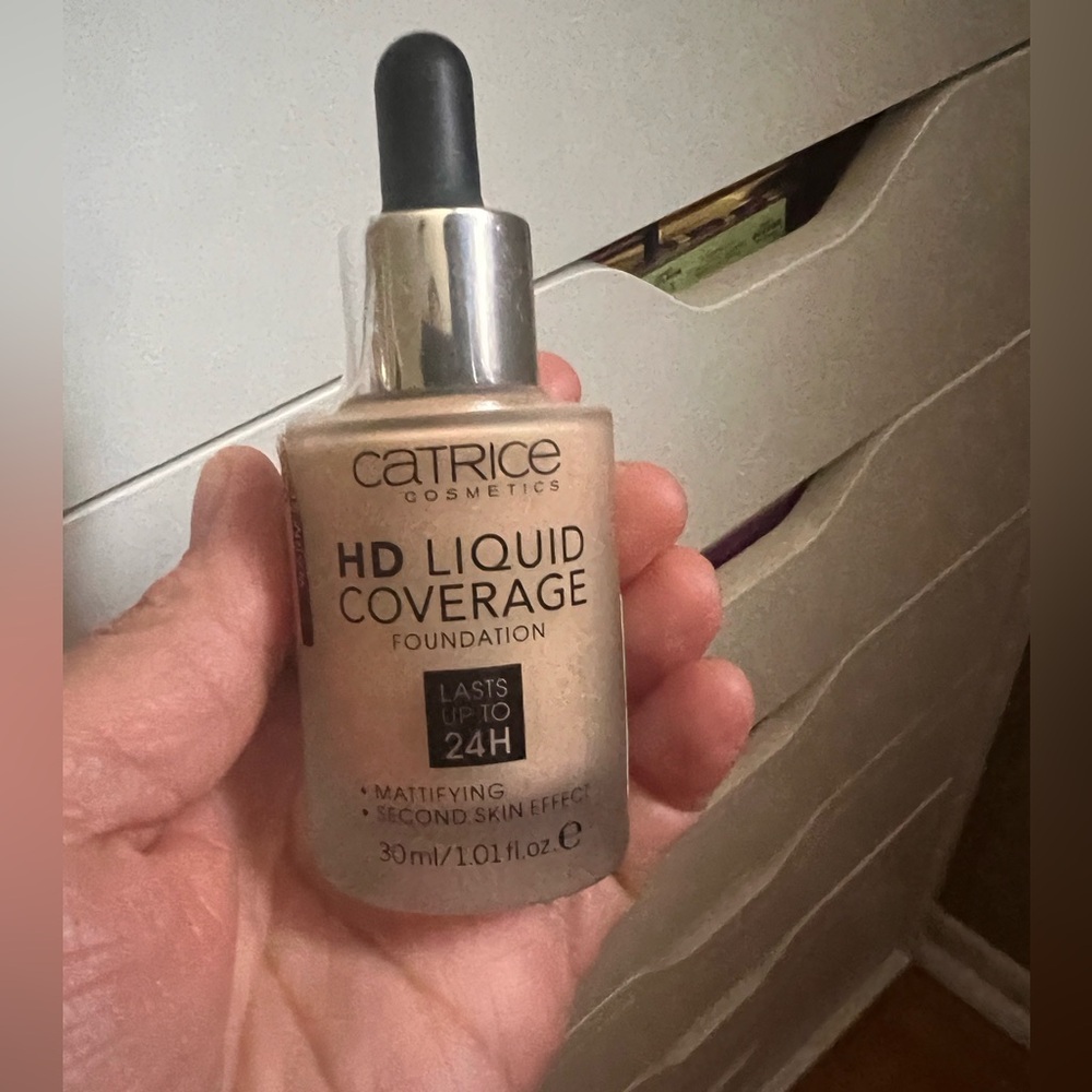 New, CATRICE COSMETICS HD LIQUID COVERAGE FOUNDATION,,040 WARM BEIGE Never Open